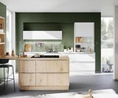 Cuisine rustique scandinave avec îlot en véritable frêne, couleur eucalyptus