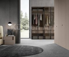 Armoire Contemporaine avec Porte en Verre Fumé et Poignée pour Rangement Élégant - 2