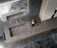 Salle de Bain Moderne italienne avec Miroir Carré et Éléments Hauts Suspendus - 2