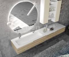 Salle de Bain chic avec Éléments Hauts Inclinés avec façades en bois et Plan en Minéral-marbre - 4