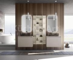 Salle de Bain Moderne Italienne pour Couple avec Vasques en Grès Noir et Éléments Hauts Suspendus