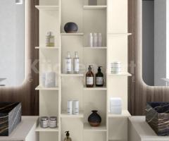 Salle de Bain Moderne Italienne pour Couple avec Vasques en Grès Noir et Éléments Hauts Suspendus - 2
