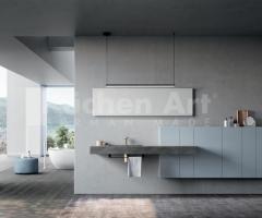 Salle de Bains Moderne avec Vasque en HPL Unicolor et Éléments Suspendus en Laque Mate