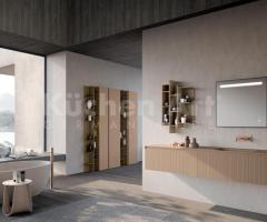 Salle de Bains Élégante et Naturelle : Meubles en Canneté Vertical Asymétrique et Mat