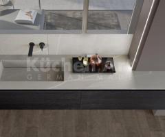Salle de Bain Design : Meubles Suspendus en Bois Noir avec Vasque Intégrée