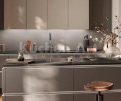 Cuisine moderne Gris Pierre Métallique: Élégance Minimaliste avec Éclairage LED Intégré