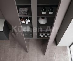 Salle de bains contemporaine en grès Piasentina et bois foncé – Vasque intégrée design - 5