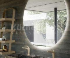 Salle de bains moderne noir marbré avec vasque rectangle – Élégance et rangement graphique - 5